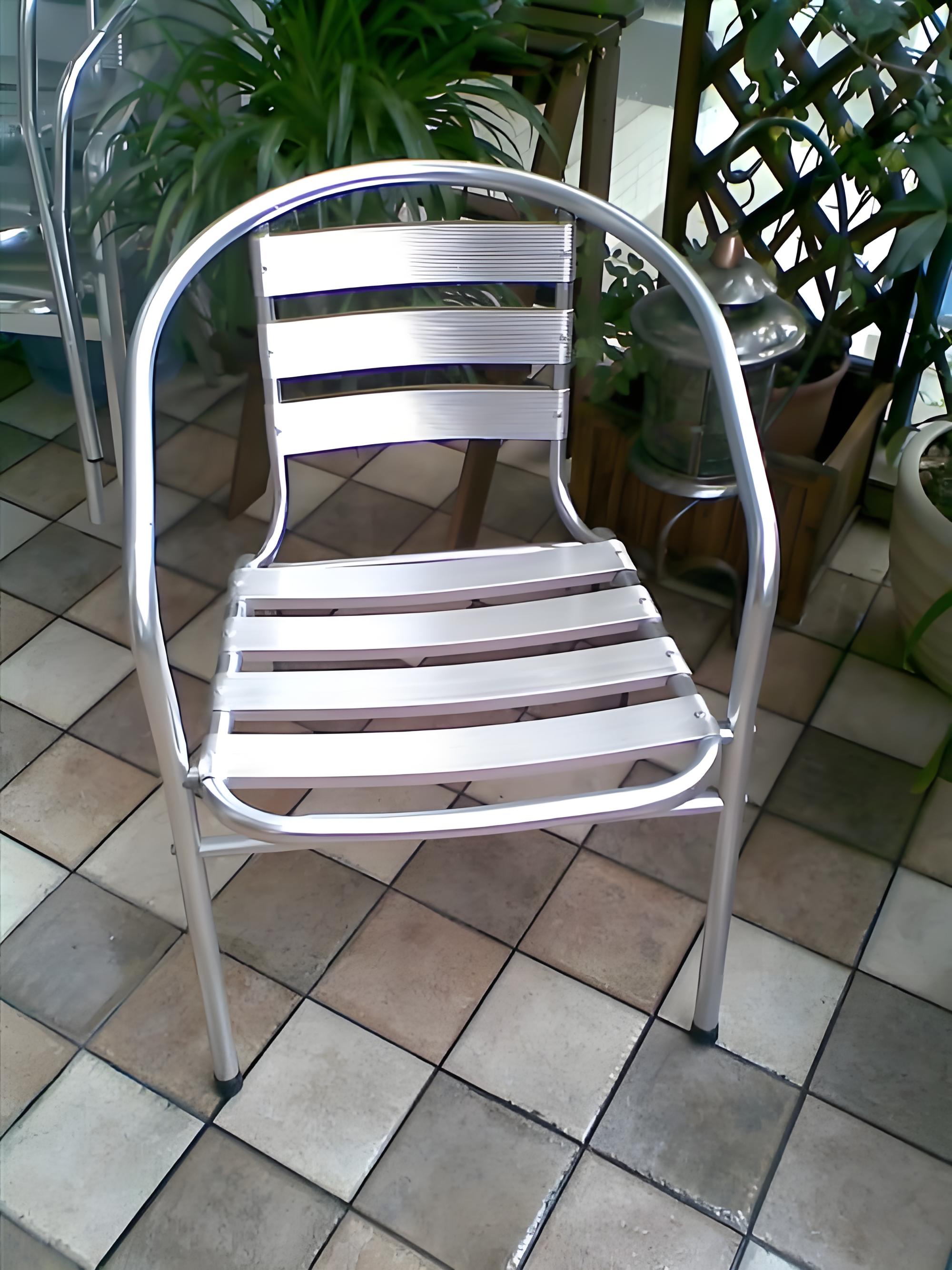 Zastosowanie materiałów aluminiowych na krzesłach